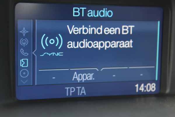 Ford Fiesta 1.0-100pk EcoBoost Titanium. Leuke sportieve en zuinige Ford Fiesta ! Volautm. airco, LM wielen, privacy glass, cruise control, navigatie, telefoonvoorbereiding, metallic lak, 5drs., trekhaak, verwarmd voorraam etc.