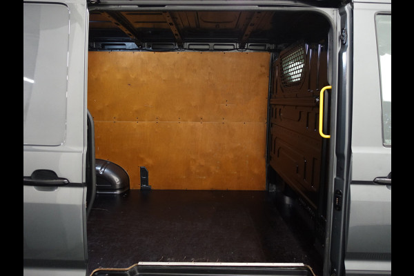 Volkswagen Crafter 35 2.0 TDI Highline DSG Automaat [ Euro 6 ] 3 Pers I Carplay I Navi I Sidebars I ErgoComfort I Full