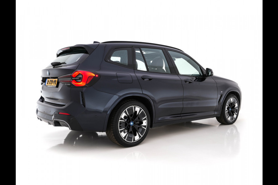 BMW iX3 High-Executive M-Sport-Pack 80 kWh [ 3-Fase ] (INCL-BTW) *PANO | VERNASCA-VOLLEDER | HEAD-UP | ADAPT.CRUISE | FULL-LED | HARMAN/KARDON-SURROUND | BLIND-SPOT | MEMORY-PACK | SPORT-SEATS | VIRTUAL-COCKPIT | SURROUND-VIEW  | DAB | NAVI-FULL