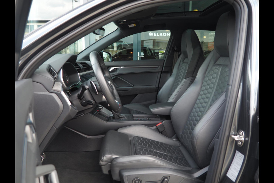 Audi RS Q3 Sportback / RS Stoelen / Sonos / Pano / 360 / Adaptive / Keyless / Ambient / Carbon / Blind spot