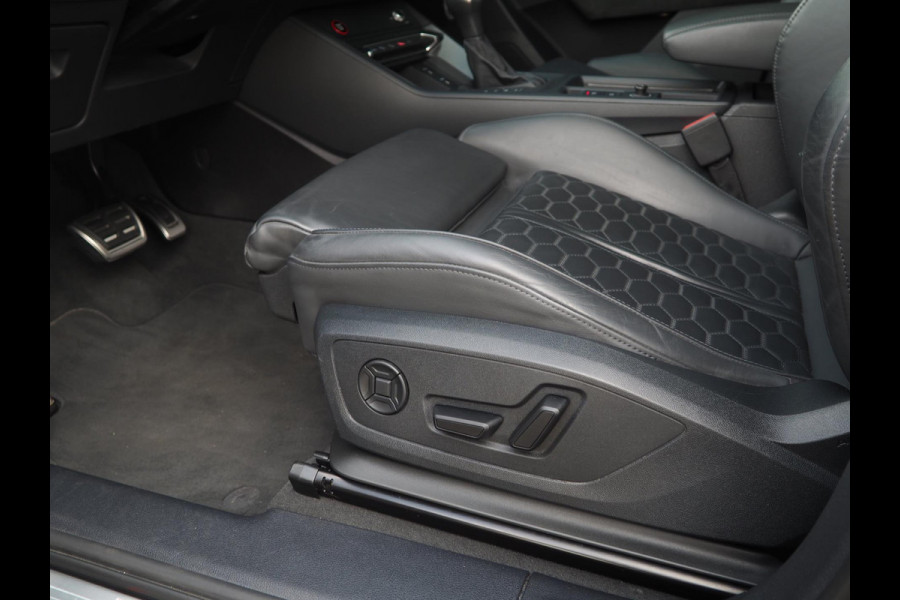 Audi RS Q3 Sportback / RS Stoelen / Sonos / Pano / 360 / Adaptive / Keyless / Ambient / Carbon / Blind spot