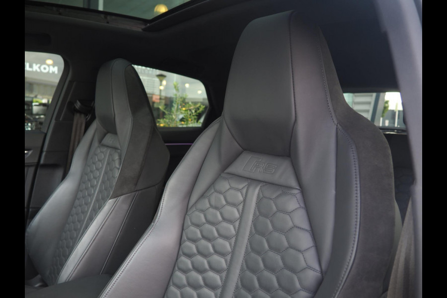 Audi RS Q3 Sportback / RS Stoelen / Sonos / Pano / 360 / Adaptive / Keyless / Ambient / Carbon / Blind spot