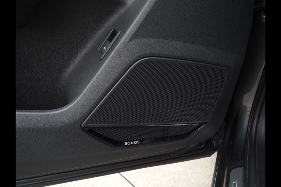 Audi RS Q3 Sportback / RS Stoelen / Sonos / Pano / 360 / Adaptive / Keyless / Ambient / Carbon / Blind spot