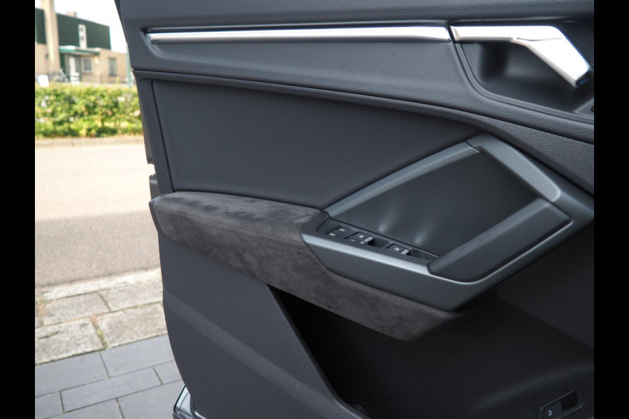 Audi RS Q3 Sportback / RS Stoelen / Sonos / Pano / 360 / Adaptive / Keyless / Ambient / Carbon / Blind spot