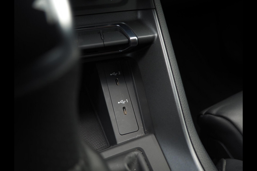 Audi RS Q3 Sportback / RS Stoelen / Sonos / Pano / 360 / Adaptive / Keyless / Ambient / Carbon / Blind spot