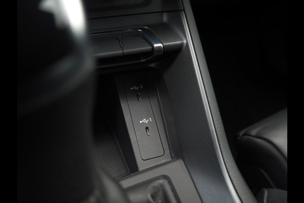 Audi RS Q3 Sportback / RS Stoelen / Sonos / Pano / 360 / Adaptive / Keyless / Ambient / Carbon / Blind spot