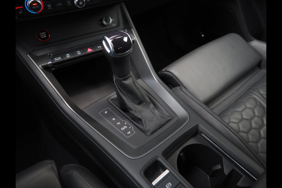 Audi RS Q3 Sportback / RS Stoelen / Sonos / Pano / 360 / Adaptive / Keyless / Ambient / Carbon / Blind spot