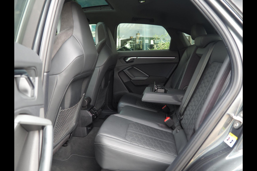 Audi RS Q3 Sportback / RS Stoelen / Sonos / Pano / 360 / Adaptive / Keyless / Ambient / Carbon / Blind spot