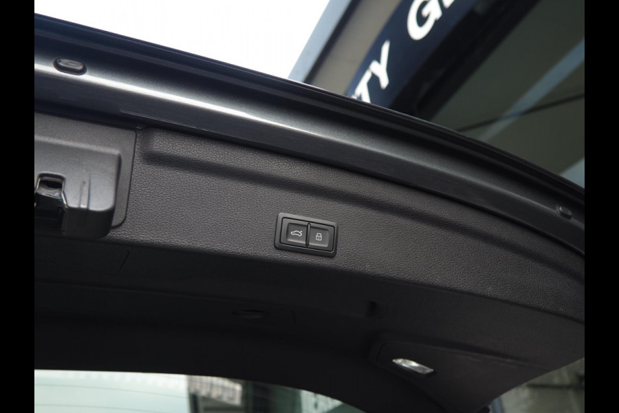 Audi RS Q3 Sportback / RS Stoelen / Sonos / Pano / 360 / Adaptive / Keyless / Ambient / Carbon / Blind spot