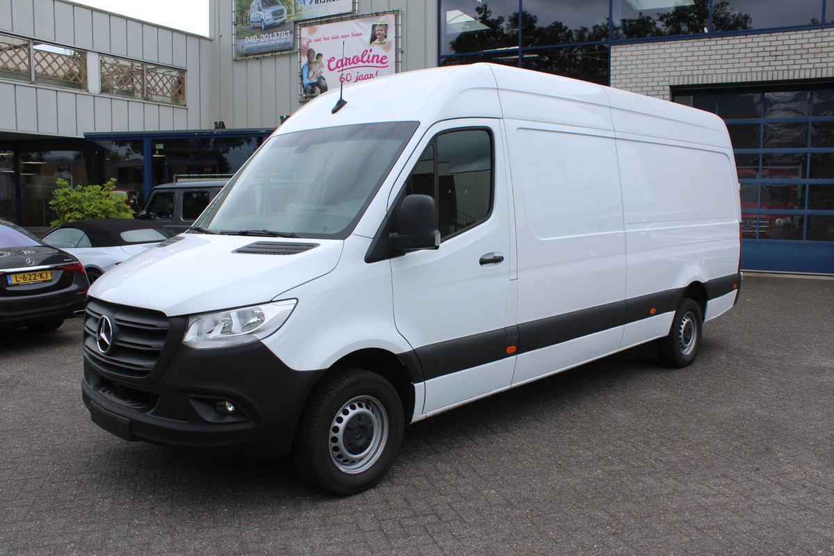 Mercedes-Benz Sprinter 317 CDI L3H2 RWD 3500kg Trekhaak, MBUX met camera, Etc.