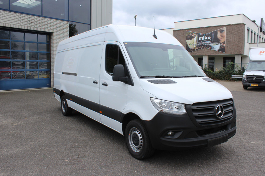 Mercedes-Benz Sprinter 317 CDI L3H2 RWD 3500kg Trekhaak, MBUX met camera, Etc.