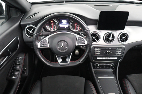 Mercedes-Benz CLA-Klasse 180 Business Solution AMG Upgrade Edition(NL-auto, Panorama, Camera, Parkeerhulp, Navigatie, StoelV, Etc)