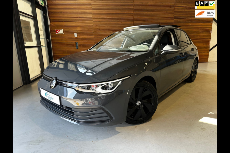 Volkswagen Golf 1.5 eTSI 150pk Style Black Edition | PANO | Camera | Matrix LED | Velours | Ambient | ACC | Carplay | Nieuwstaat!