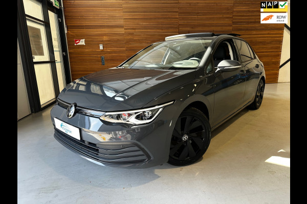 Volkswagen Golf 1.5 eTSI 150pk Style Black Edition | PANO | Camera | Matrix LED | Velours | Ambient | ACC | Carplay | Nieuwstaat!