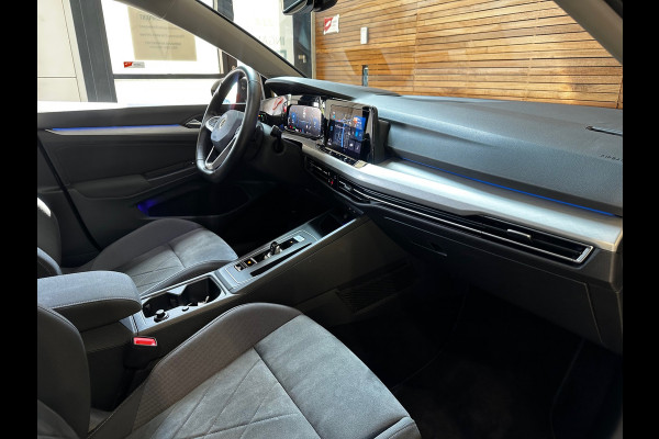 Volkswagen Golf 1.5 eTSI 150pk Style Black Edition | PANO | Camera | Matrix LED | Velours | Ambient | ACC | Carplay | Nieuwstaat!