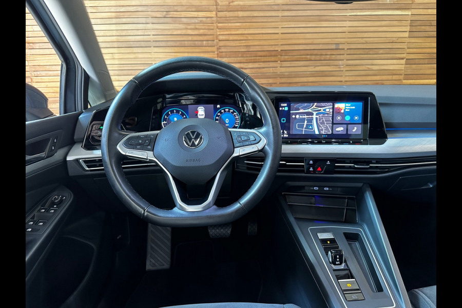 Volkswagen Golf 1.5 eTSI 150pk Style Black Edition | PANO | Camera | Matrix LED | Velours | Ambient | ACC | Carplay | Nieuwstaat!