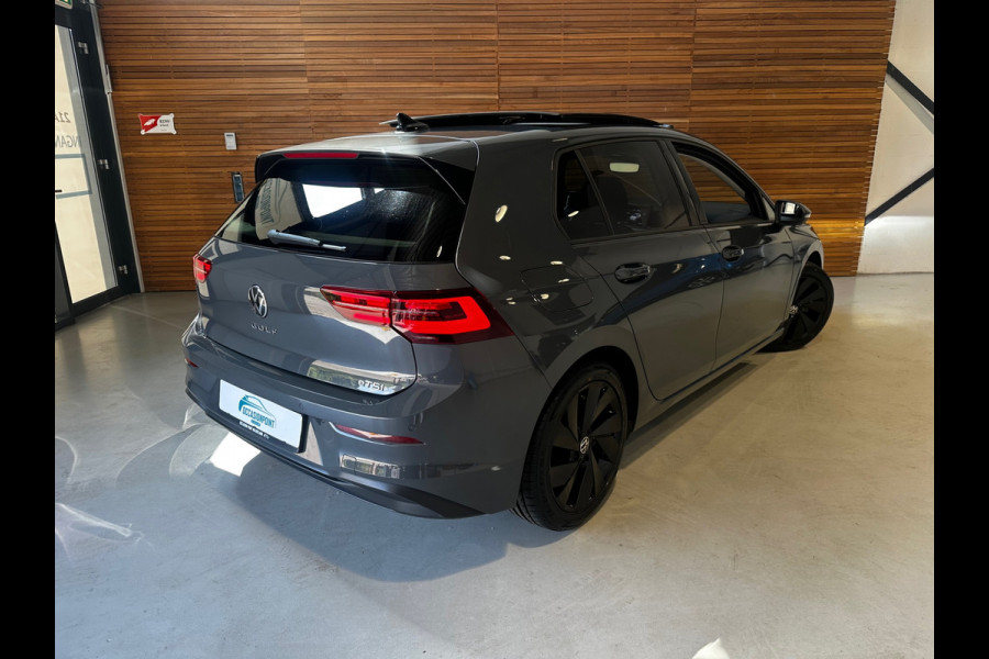 Volkswagen Golf 1.5 eTSI 150pk Style Black Edition | PANO | Camera | Matrix LED | Velours | Ambient | ACC | Carplay | Nieuwstaat!