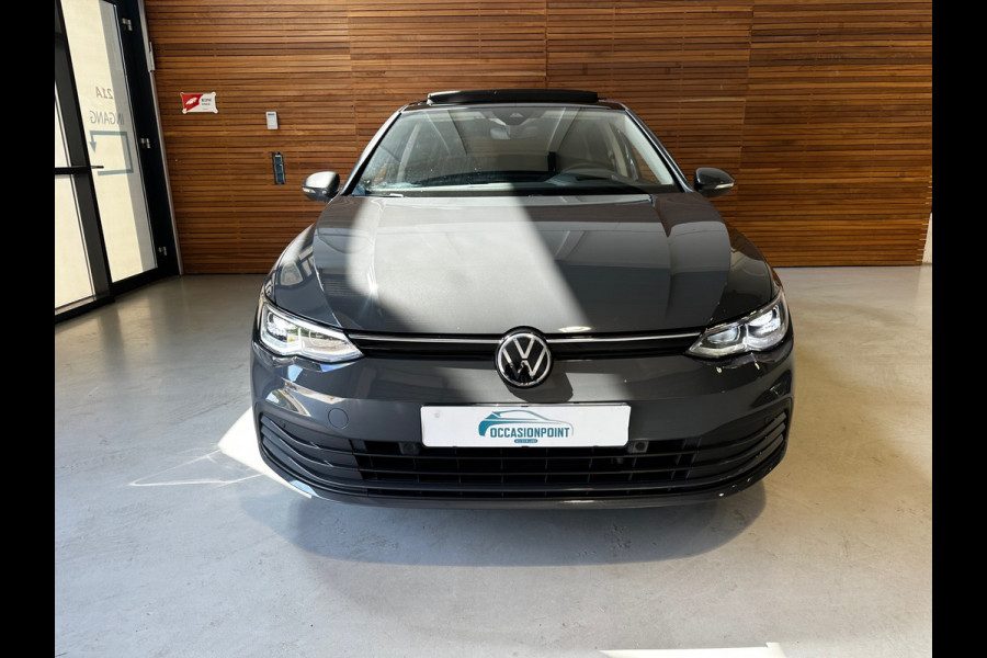 Volkswagen Golf 1.5 eTSI 150pk Style Black Edition | PANO | Camera | Matrix LED | Velours | Ambient | ACC | Carplay | Nieuwstaat!