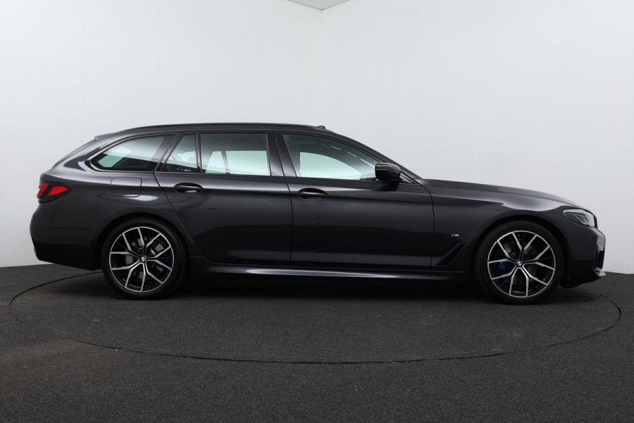 BMW 5 Serie Touring 530i High Executive Edition M-Sport FACE-LIFT (1e Eig, Dealer OnderH, NL-auto, Panorama, Trekhaak, LaserVOLL!)