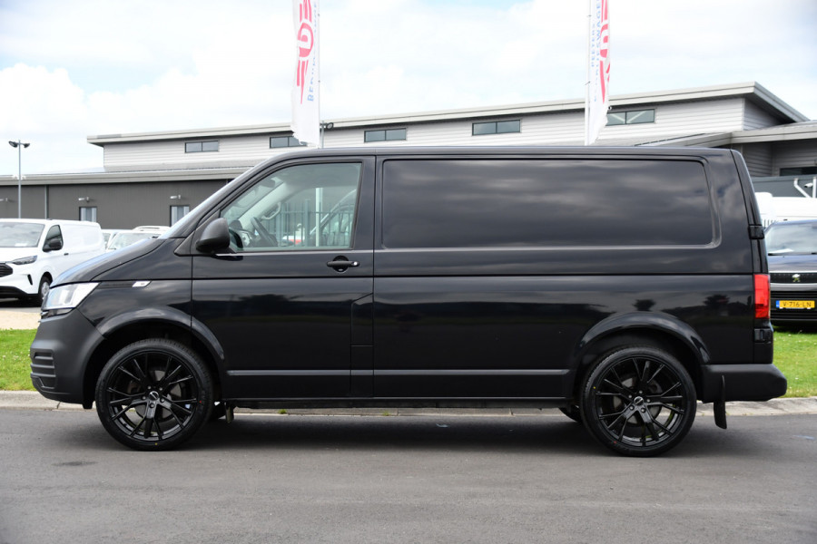 Volkswagen Transporter 2.0 TDI L1H1 30 Black Edition Cruise, Sensoren, Carplay, 150PK, Automaat, Trekhaak, Stoelverwarming, Standkachel