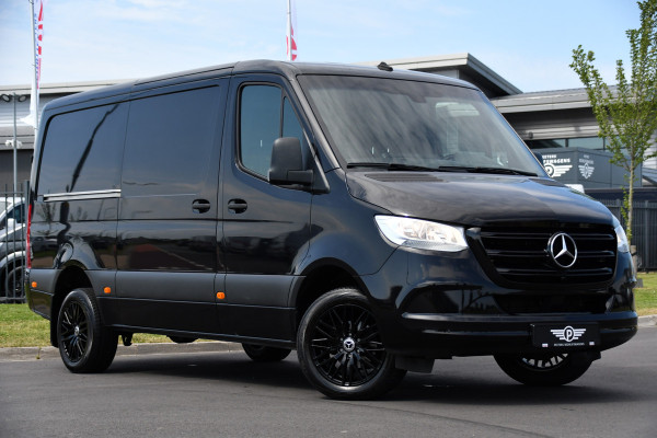 Mercedes-Benz Sprinter 319 V6 3.0 CDI L2H1 Black Edition Adaptieve Cruise, 360 Camera, NAVI, Multimedia, 190Pk, Automaat, Carplay, Trekhaak,