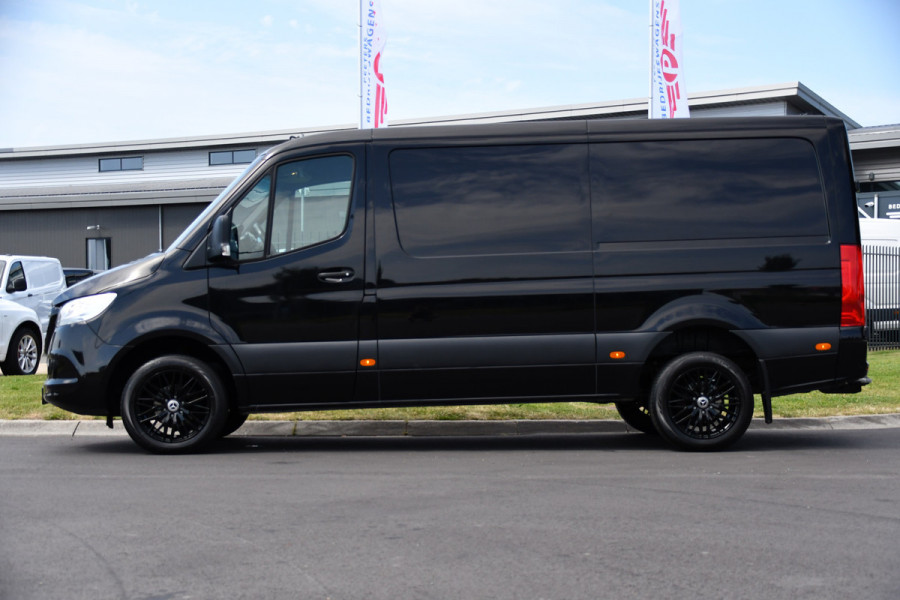 Mercedes-Benz Sprinter 319 V6 3.0 CDI L2H1 Black Edition Adaptieve Cruise, 360 Camera, NAVI, Multimedia, 190Pk, Automaat, Carplay, Trekhaak,