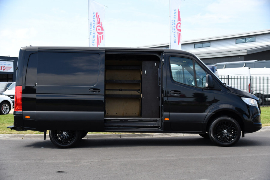 Mercedes-Benz Sprinter 319 V6 3.0 CDI L2H1 Black Edition Adaptieve Cruise, 360 Camera, NAVI, Multimedia, 190Pk, Automaat, Carplay, Trekhaak,