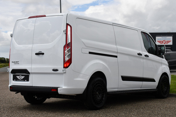 Ford Transit Custom Black & White Edition 340 2.0 TDCI L2H1 Camera, Automaat, Cruise, Carplay, Trekhaak, Stoelverm., PDC, 130 PK