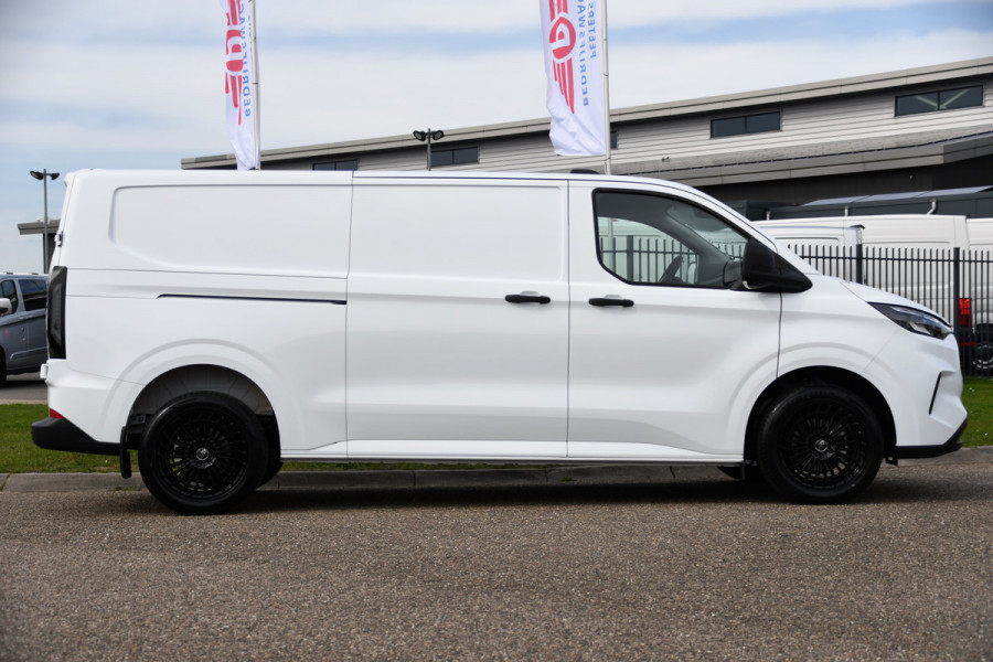 Ford Transit Custom 300 2.0 TDCI L2H1 Black & White Edition Camera, Cruise, Carpay, 136PK, Sensoren, Multimedia, UNIEK!