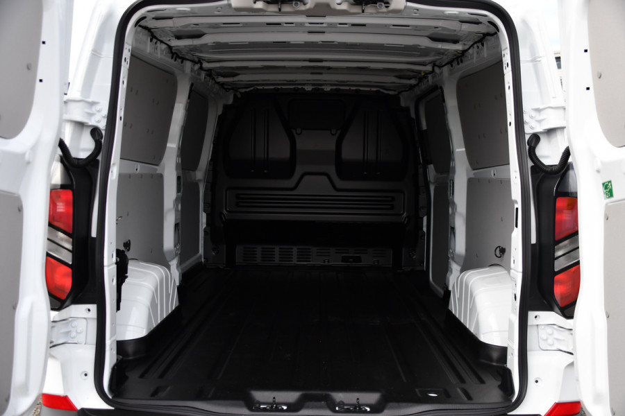 Ford Transit Custom 300 2.0 TDCI L2H1 Black & White Edition Camera, Cruise, Carpay, 136PK, Sensoren, Multimedia, UNIEK!