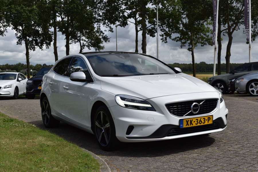 Volvo V40 T3 153PK Automaat Polar+ Sport | H&K | Glazen dak | Stoelverwarming | Camera | 17"LMV | Keyless entry