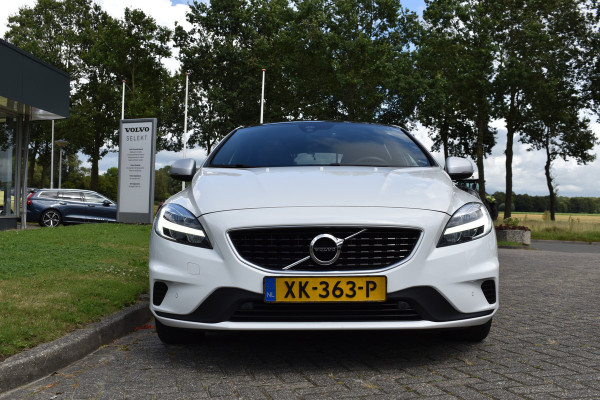 Volvo V40 T3 153PK Automaat Polar+ Sport | H&K | Glazen dak | Stoelverwarming | Camera | 17"LMV | Keyless entry