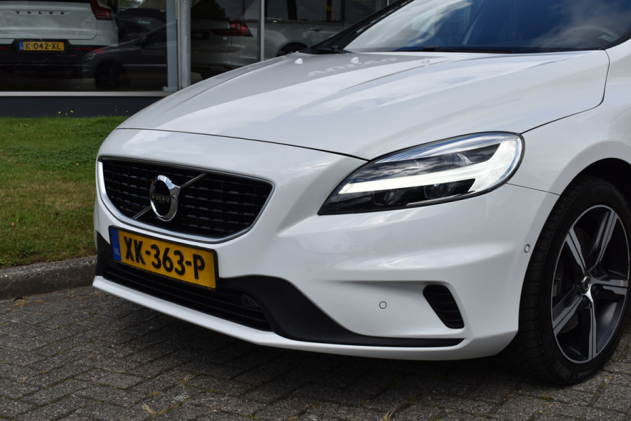 Volvo V40 T3 153PK Automaat Polar+ Sport | H&K | Glazen dak | Stoelverwarming | Camera | 17"LMV | Keyless entry