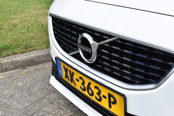 Volvo V40 T3 153PK Automaat Polar+ Sport | H&K | Glazen dak | Stoelverwarming | Camera | 17"LMV | Keyless entry