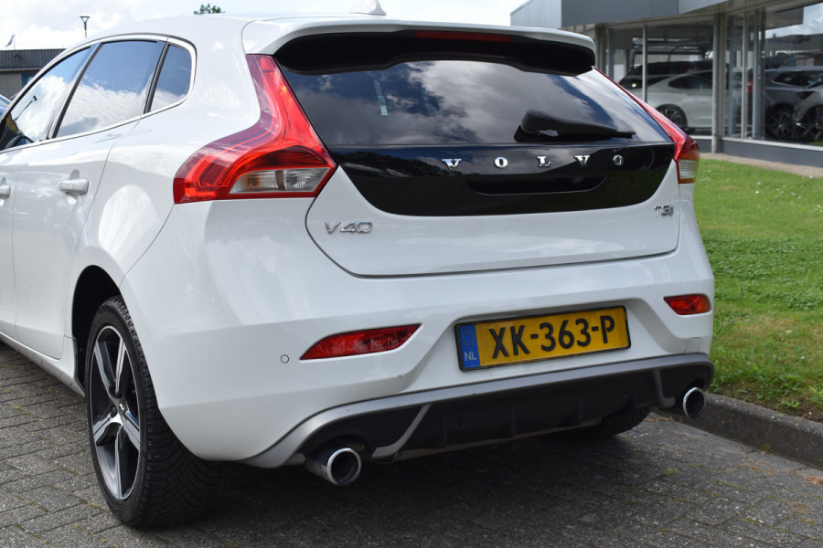 Volvo V40 T3 153PK Automaat Polar+ Sport | H&K | Glazen dak | Stoelverwarming | Camera | 17"LMV | Keyless entry