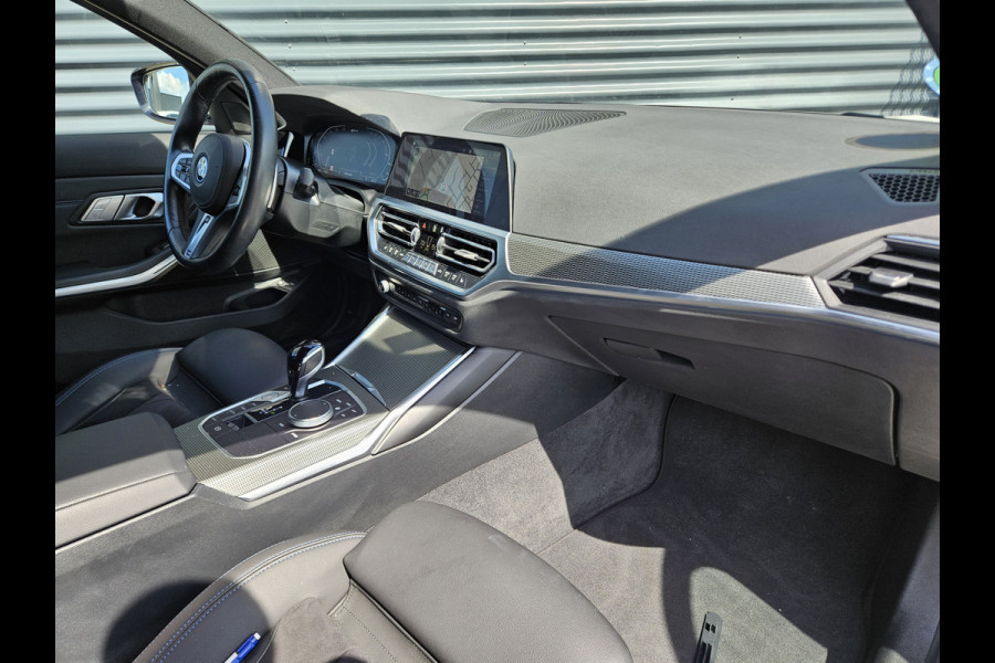 BMW 3 Serie Touring 320e M Sport Plug In Hybrid Dealer O.H | Alcantara Sportstoelen | Stuur / Stoelverwarming | LED | Apple Carplay | DAB | Live Cockpit |