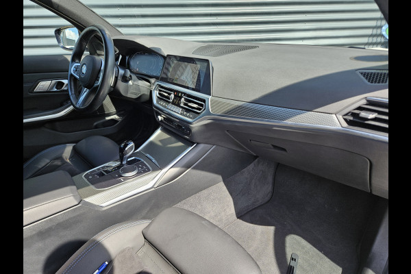 BMW 3 Serie Touring 320e M Sport Plug In Hybrid Dealer O.H | Alcantara Sportstoelen | Stuur / Stoelverwarming | LED | Apple Carplay | DAB | Live Cockpit |