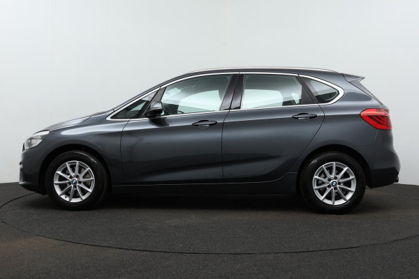 BMW 2 Serie Active Tourer 218i Essential Automaat (NAVIGATIE, CLIMA, PARKEERSENSOREN, LED, DEALER ONDERHOUDEN)