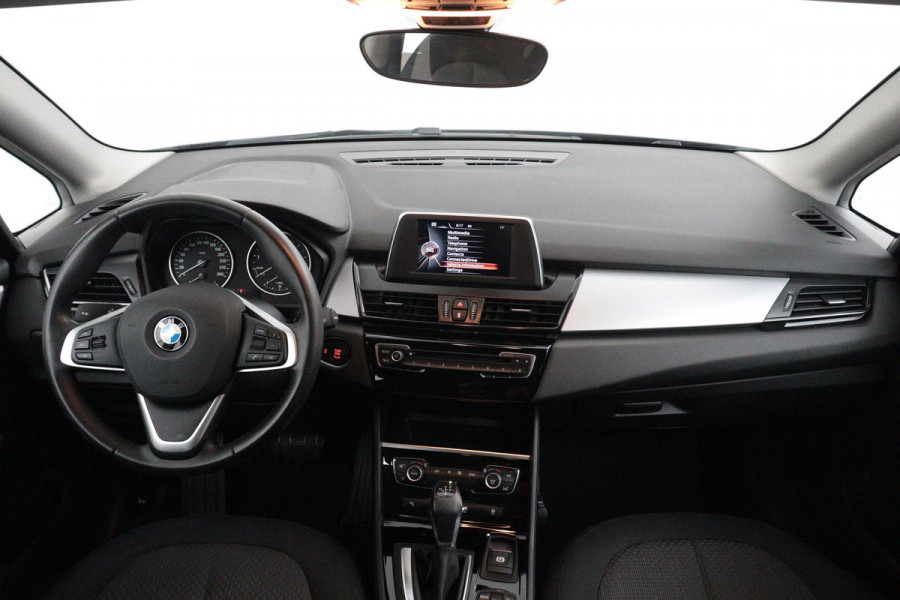 BMW 2 Serie Active Tourer 218i Essential Automaat (NAVIGATIE, CLIMA, PARKEERSENSOREN, LED, DEALER ONDERHOUDEN)