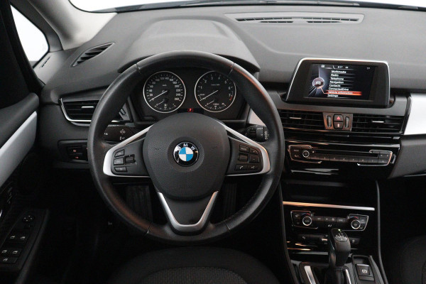 BMW 2 Serie Active Tourer 218i Essential Automaat (NAVIGATIE, CLIMA, PARKEERSENSOREN, LED, DEALER ONDERHOUDEN)