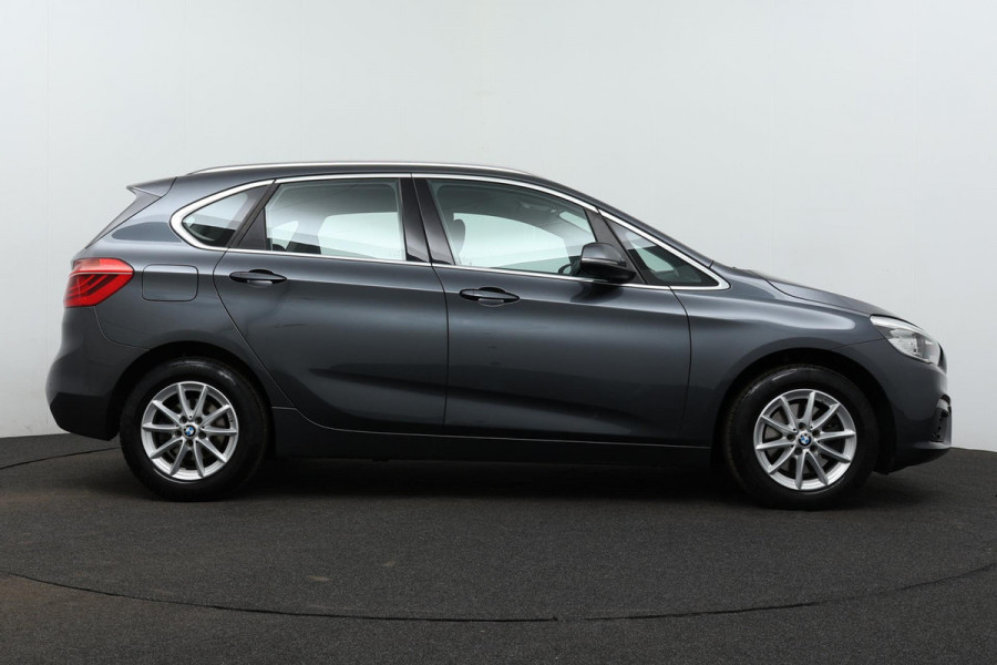 BMW 2 Serie Active Tourer 218i Essential Automaat (NAVIGATIE, CLIMA, PARKEERSENSOREN, LED, DEALER ONDERHOUDEN)