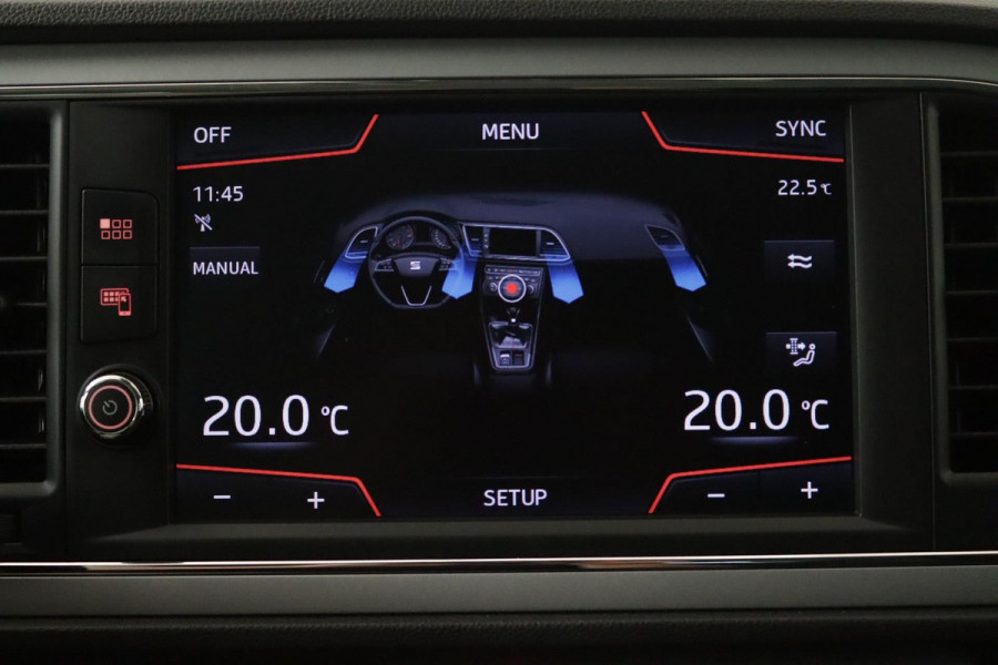 Seat León ST 1.5 TSI Xcellence Intense Automaat (NAVIGATIE, CAMERA, CARPLAY, PARKEERSENSOREN, 1e EIGENAAR, GOED ONDERHOUDEN)