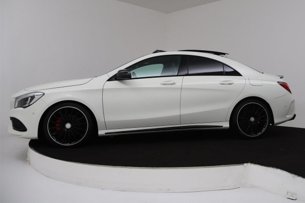 Mercedes-Benz CLA-Klasse 180 AMG Night Edition Plus Automaat (PANORAMADAK, SFEERVERLICHTING, STOELVERWARMING, GOED ONDERHOUDEN)