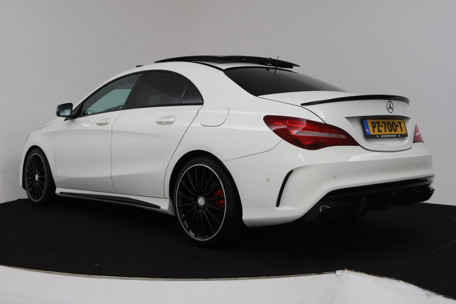 Mercedes-Benz CLA-Klasse 180 AMG Night Edition Plus Automaat (PANORAMADAK, SFEERVERLICHTING, STOELVERWARMING, GOED ONDERHOUDEN)