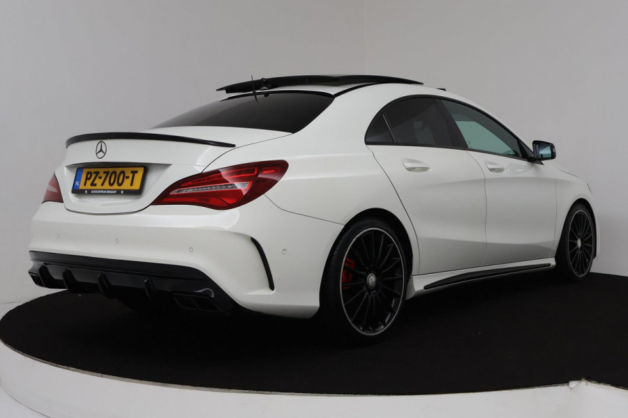 Mercedes-Benz CLA-Klasse 180 AMG Night Edition Plus Automaat (PANORAMADAK, SFEERVERLICHTING, STOELVERWARMING, GOED ONDERHOUDEN)