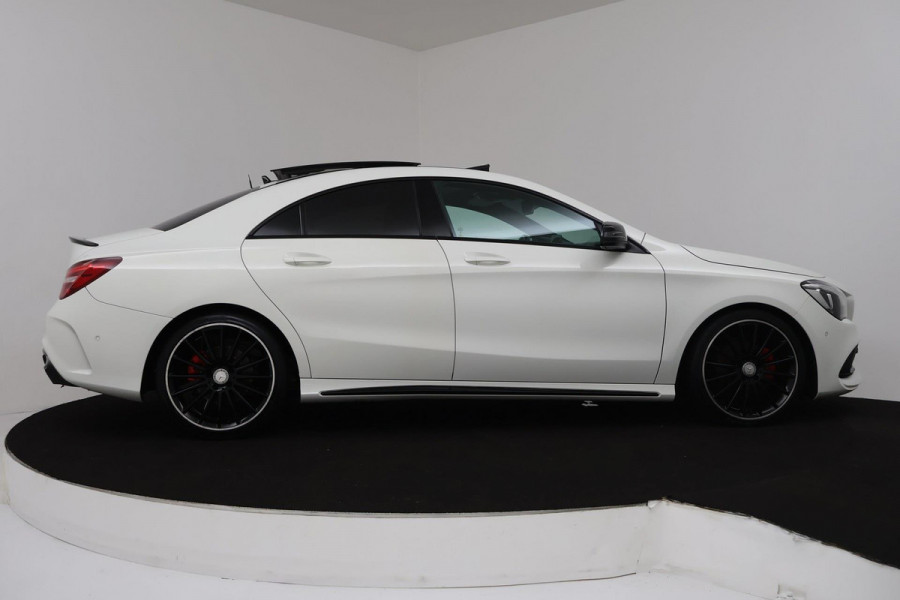 Mercedes-Benz CLA-Klasse 180 AMG Night Edition Plus Automaat (PANORAMADAK, SFEERVERLICHTING, STOELVERWARMING, GOED ONDERHOUDEN)