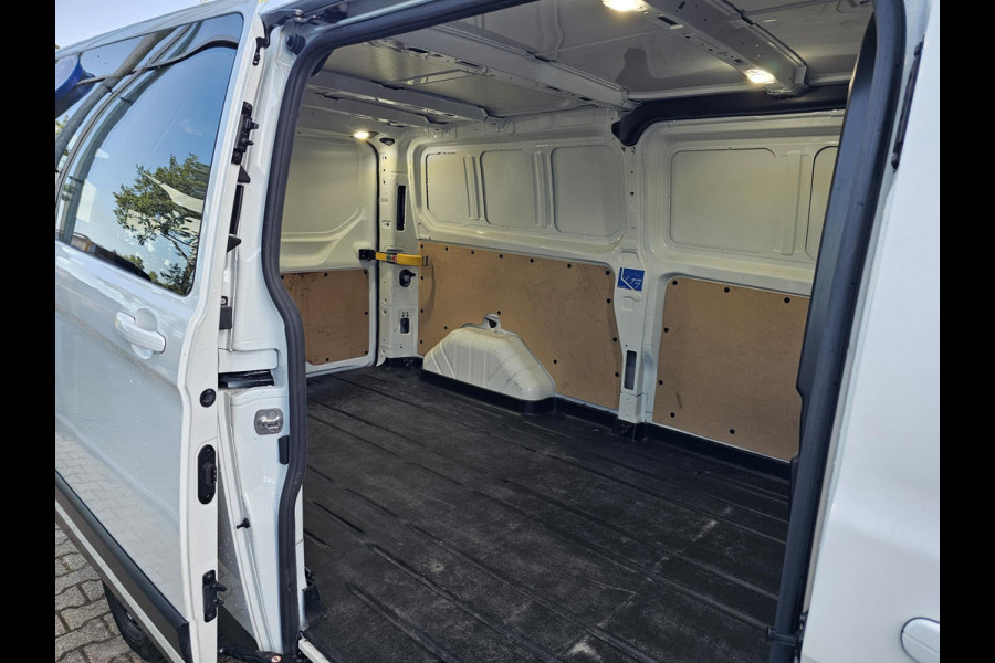 Ford Transit Custom 300 2.0 TDCI L2H1 Trail Glasslook panelen | Raptor grille | Camera | Trekhaak | Leder | Voorruitverwarming | Airco | Cruise control etc.