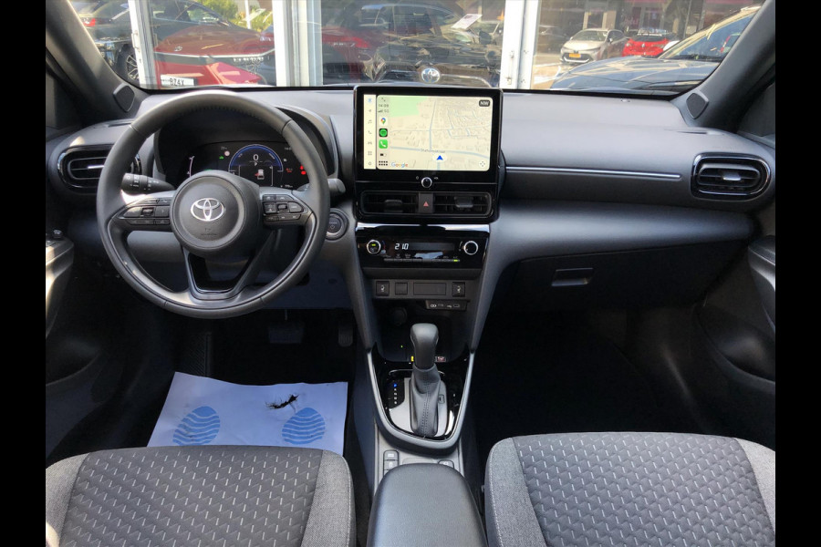 Toyota Yaris Cross 1.5 Hybrid 130PK First Edition Plus | Stoel + Stuurverwarming, Apple CarPlay, Keyless, 17inch, Groot scherm