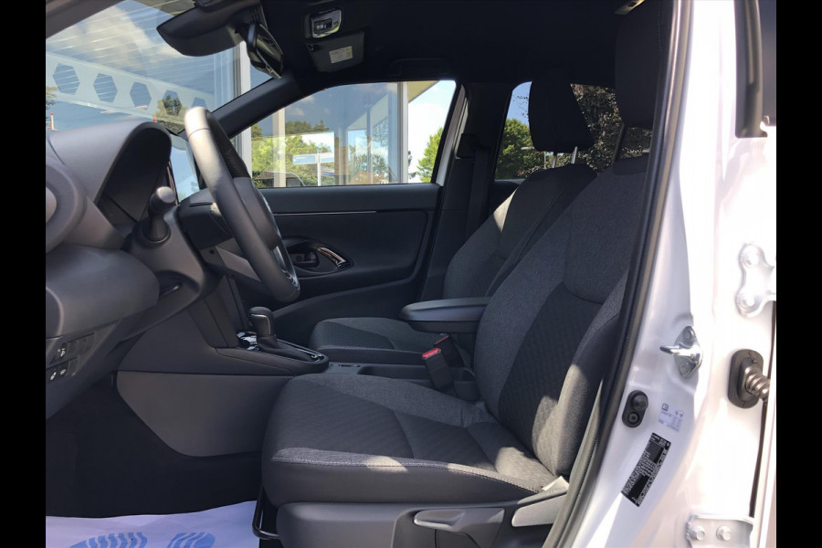 Toyota Yaris Cross 1.5 Hybrid 130PK First Edition Plus | Stoel + Stuurverwarming, Apple CarPlay, Keyless, 17inch, Groot scherm