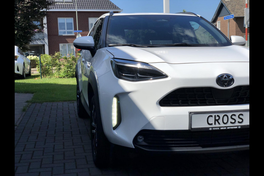 Toyota Yaris Cross 1.5 Hybrid 130PK First Edition Plus | Stoel + Stuurverwarming, Apple CarPlay, Keyless, 17inch, Groot scherm